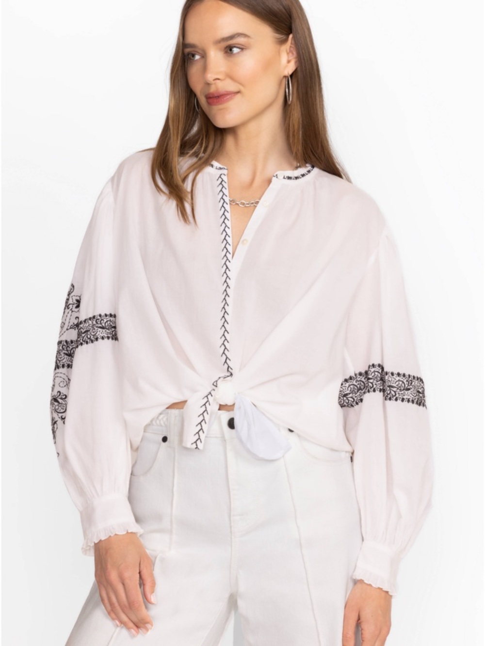 NWT 🤍 JOHNNY WAS KIVI Embroidered Blouse White with Black Trim